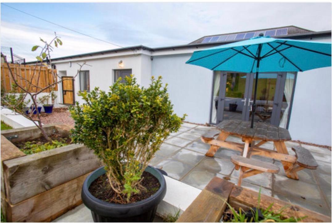 Josies Place At Waters Edge Self Catering Apartment Glenarm Extérieur photo