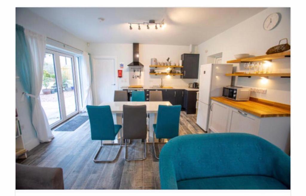 Josies Place At Waters Edge Self Catering Apartment Glenarm Extérieur photo